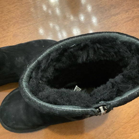 Classic short blk UGG boots sz 6 - Picture 5 of 6